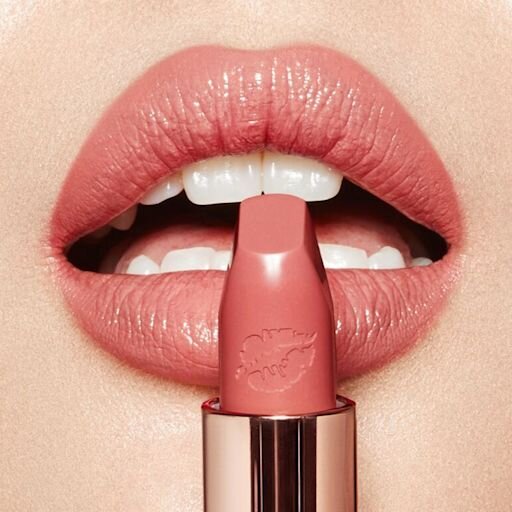 HOT LIPS 2 IN LOVE WITH OLIVIA